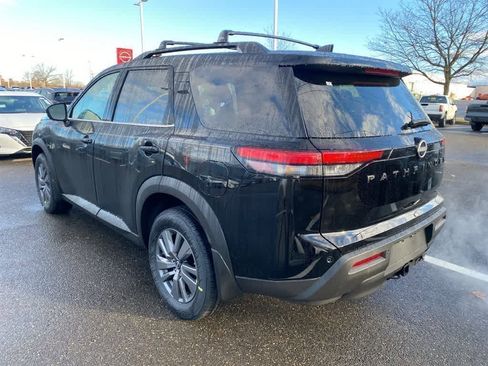 New 2025 Nissan Pathfinder SV image 4