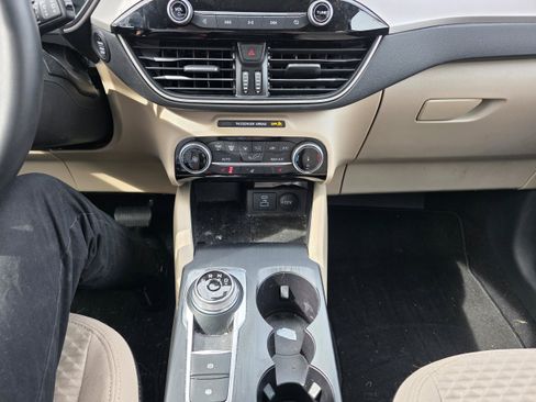 Used 2022 Ford Escape SE w/ Cold Weather Package image 11