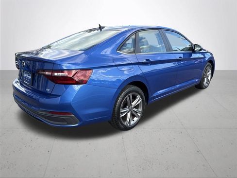 Used 2024 Volkswagen Jetta SE FWD image 6