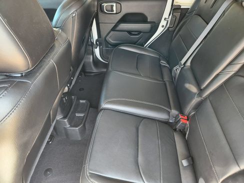 Used 2021 Jeep Wrangler Unlimited Sahara w/ Cold Weather Group AWD/4WD image 39