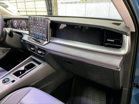 New 2026 Volkswagen Tiguan SE image 28