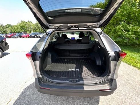 Used 2023 Toyota RAV4 LE AWD/4WD image 10
