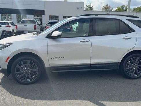 Used 2022 Chevrolet Equinox RS w/ RS Leather Package image 5