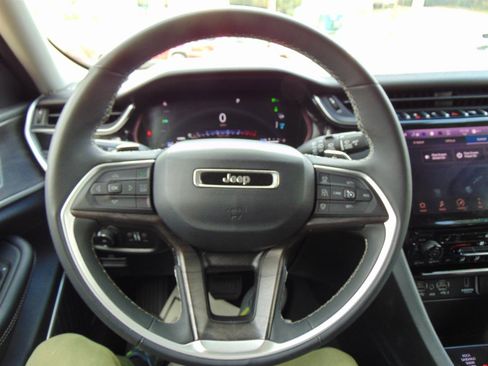 Used 2023 Jeep Grand Cherokee image 46