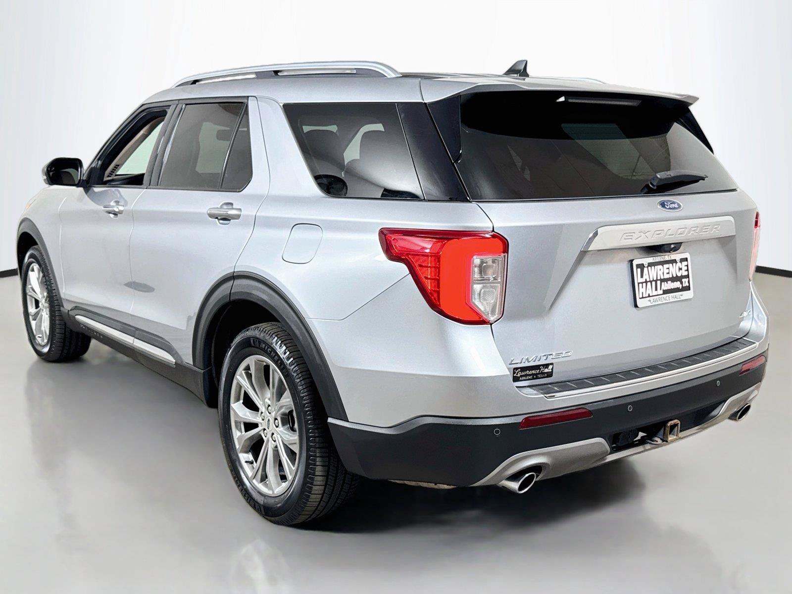 Used 2022 Ford Explorer Limited w/ Equipment Group 301A AWD/4WD image 6