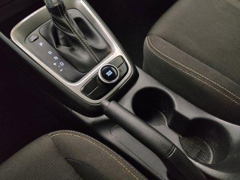 Used 2021 Hyundai Venue SEL image 26