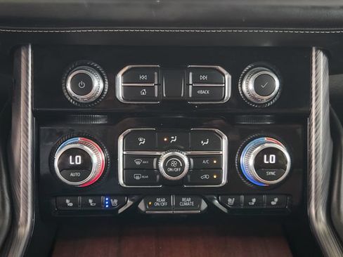 Used 2023 GMC Yukon Denali Ultimate AWD/4WD image 17