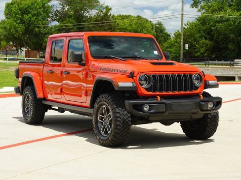 Used 2024 Jeep Gladiator Mojave AWD/4WD image 6