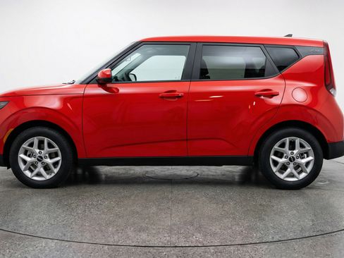 Used 2025 Kia Soul LX w/ LX Technology Package image 5