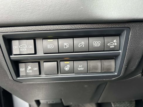 Used 2026 Toyota Sequoia Platinum image 36