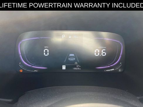 Used 2025 Kia Soul LX w/ LX Technology Package FWD image 19