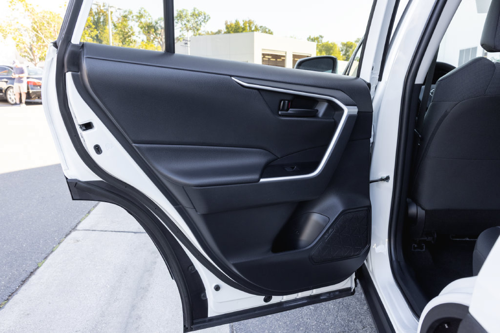 Certified 2021 Toyota RAV4 LE FWD image 30