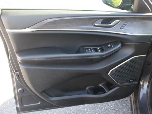 Used 2024 Jeep Grand Cherokee Limited 4xe AWD/4WD image 13