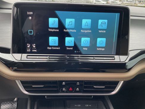New 2026 Volkswagen Atlas Cross Sport SE FWD image 18