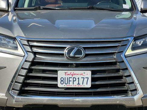 Used 2021 Lexus LX 570 4WD w/ Luxury Package image 15