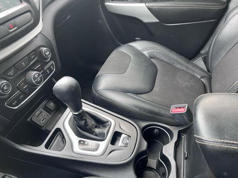 Used 2018 Jeep Cherokee Latitude Plus w/ Comfort/Convenience Group image 35