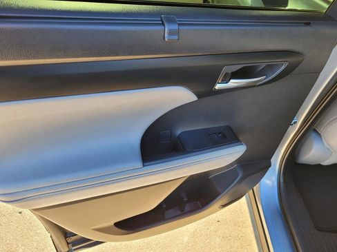 Used 2024 Toyota Highlander XLE image 19