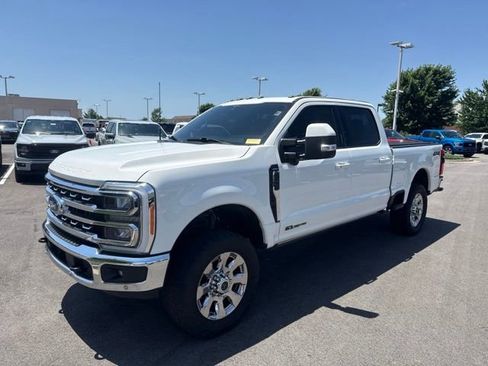 Used 2023 Ford F250 Lariat w/ Lariat Ultimate Package AWD/4WD image 3