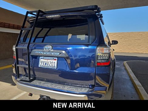 Used 2018 Toyota 4Runner TRD Off-Road Premium AWD/4WD image 5