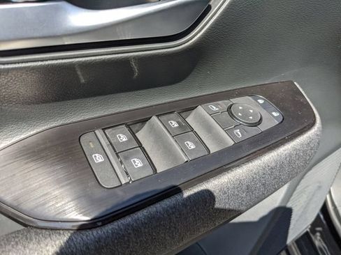 Certified 2025 Nissan Kicks SV w/ SV Premium Package AWD/4WD image 27
