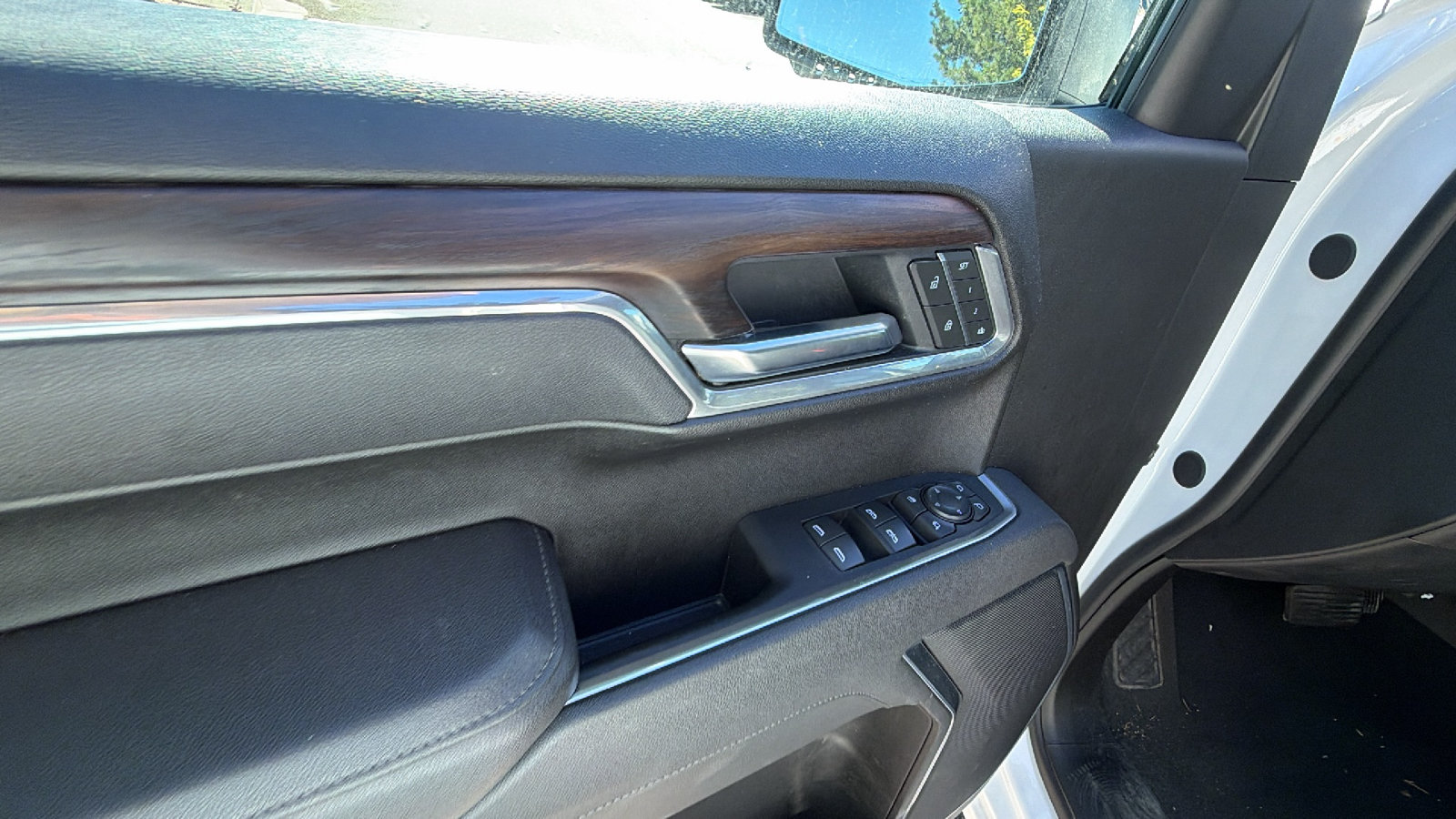 Used 2025 GMC Sierra 1500 SLT AWD/4WD image 15