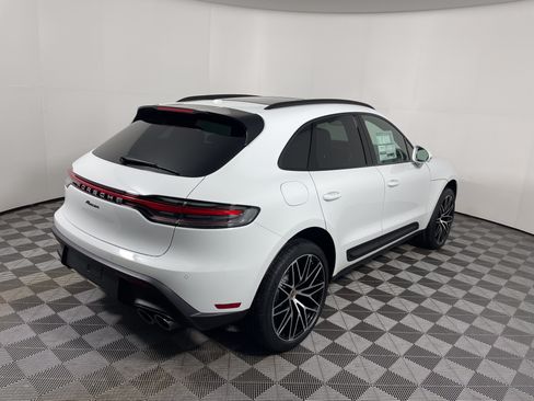 Certified 2026 Porsche Macan AWD/4WD image 7