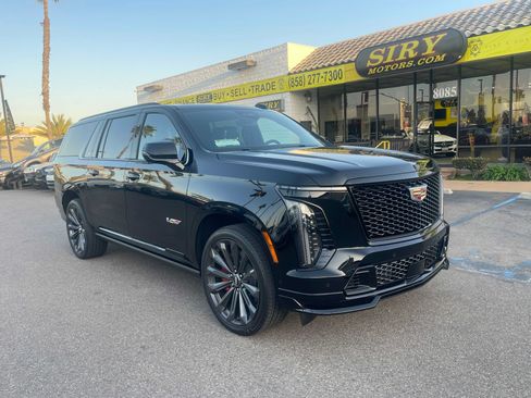 Used 2025 Cadillac Escalade ESV V AWD/4WD image 1