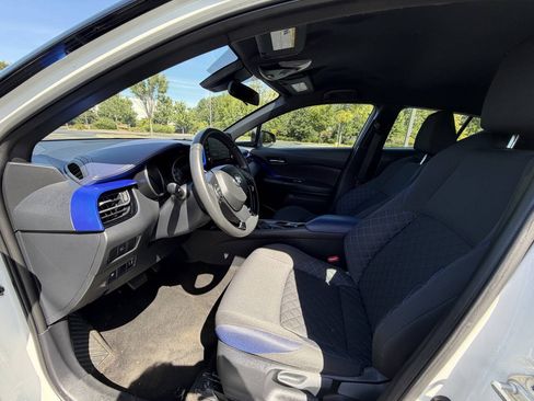 Used 2020 Toyota C-HR XLE FWD image 11