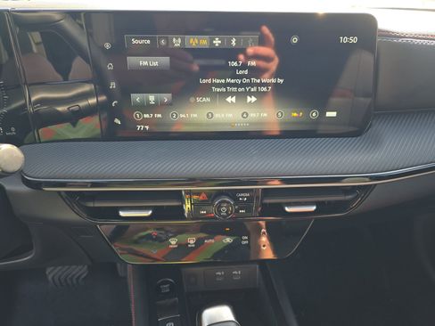 Used 2025 Nissan Kicks SR AWD/4WD image 5