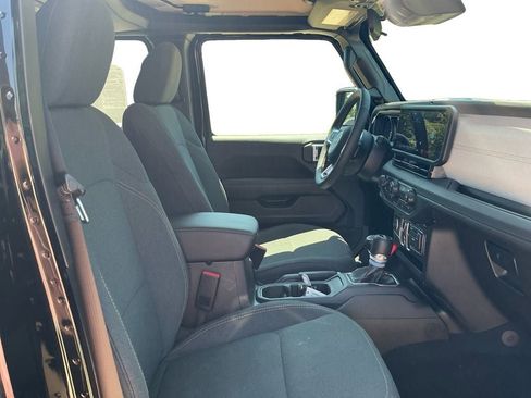 Used 2025 Jeep Wrangler Unlimited Sahara AWD/4WD image 15