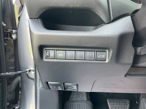 Used 2019 Toyota RAV4 XLE w/ Convenience Package FWD image 18