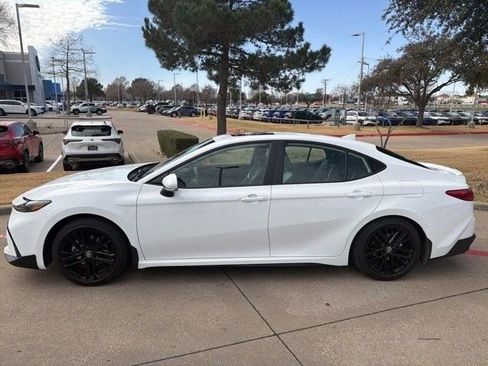 Used 2026 Toyota Camry SE w/ Convenience Package image 2