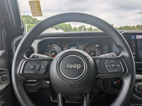 Used 2025 Jeep Gladiator Sport AWD/4WD image 25