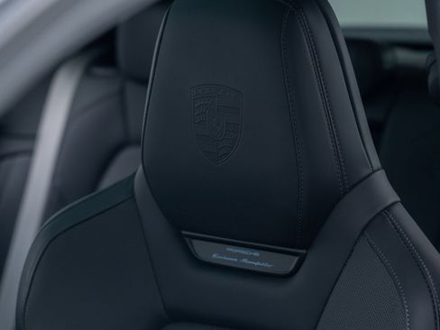 Certified 2025 Porsche Macan Electric image 19