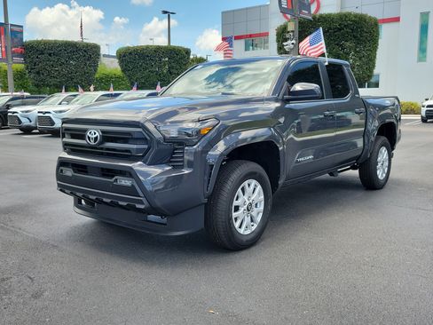 Used 2025 Toyota Tacoma SR5 w/ SR5 Upgrade Package AWD/4WD image 6