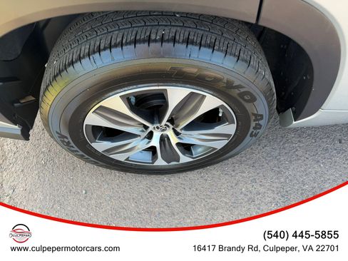Used 2021 Toyota Highlander XLE FWD image 33