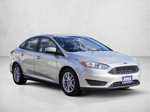 Used 2016 Ford Focus SE image 3