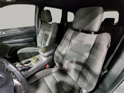 Used 2020 Jeep Grand Cherokee Laredo image 12