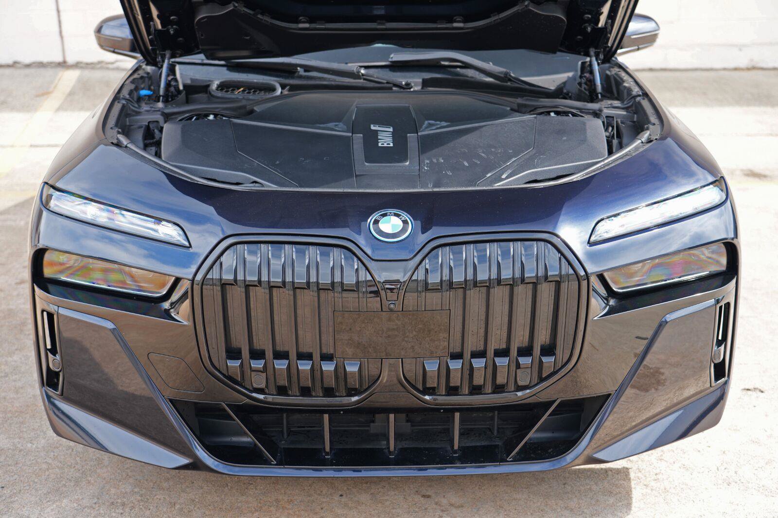 Used 2023 BMW i7 xDrive60 AWD/4WD image 8