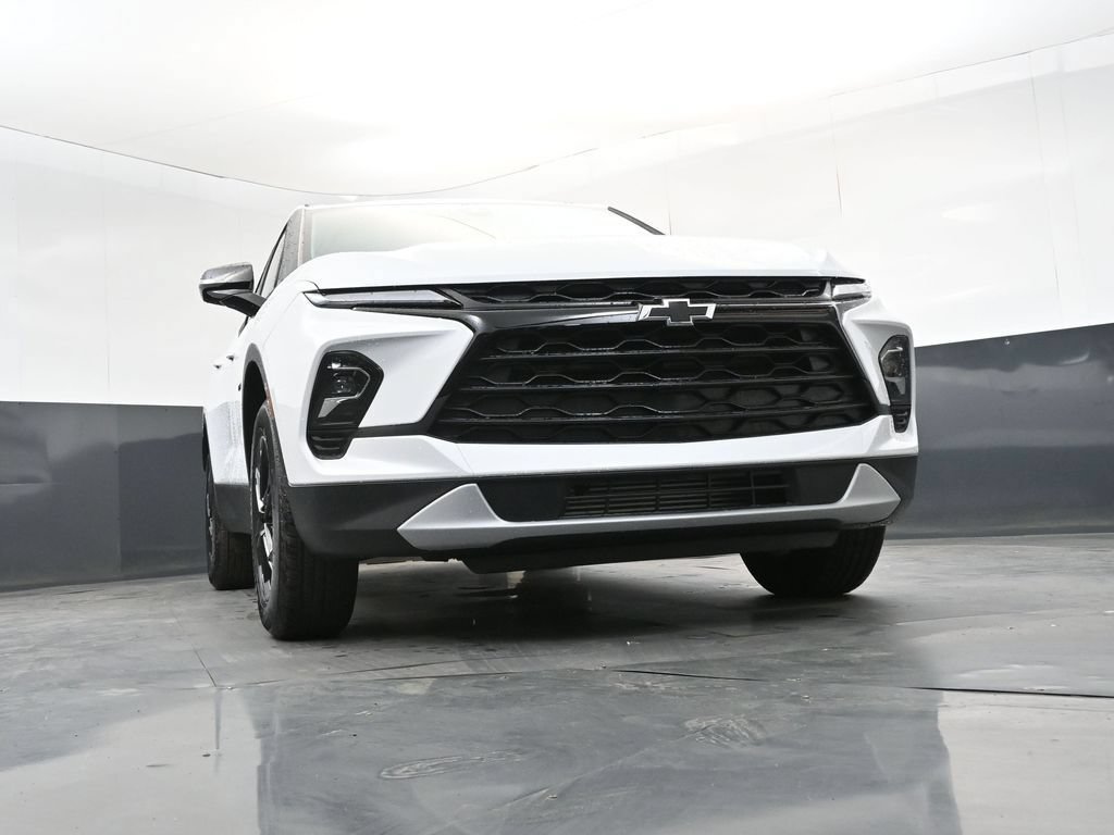 New 2026 Chevrolet Blazer LT w/ Midnight/Sport Edition AWD/4WD image 18