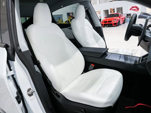 Used 2026 Tesla Model Y Long Range RWD image 41
