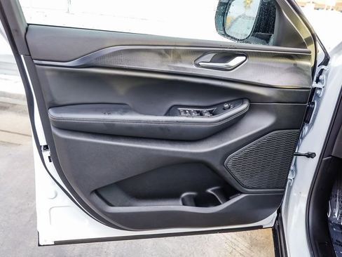 New 2025 Jeep Grand Cherokee L Altitude image 23