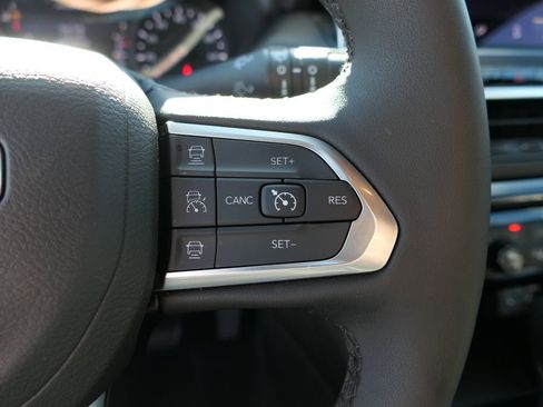 Used 2025 Jeep Compass Latitude w/ Convenience Group image 13