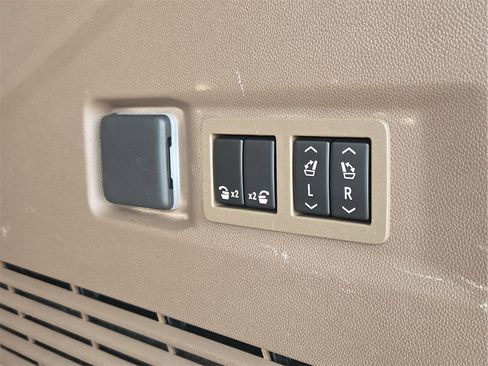 Used 2023 GMC Yukon Denali w/ Max Trailering Package image 15