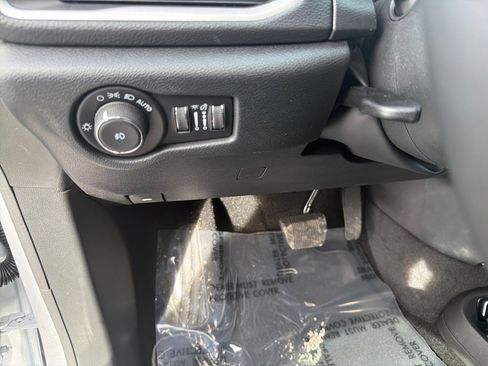 New 2026 Chrysler Pacifica Select image 20