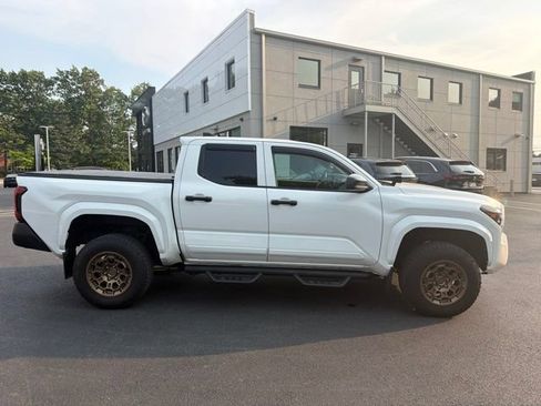 Used 2024 Toyota Tacoma SR RWD image 4