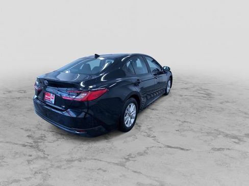 Used 2025 Toyota Camry LE image 10