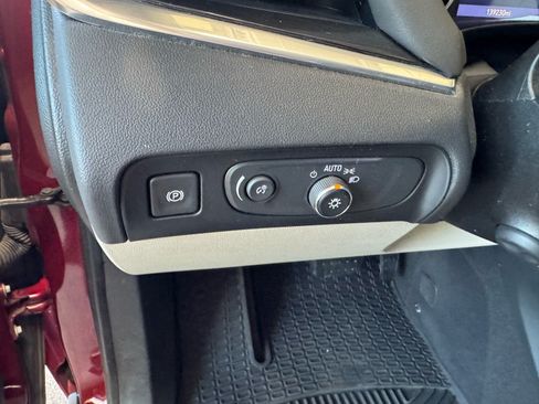 Used 2020 Buick Enclave Premium w/ Sun and Sites Package AWD/4WD image 20