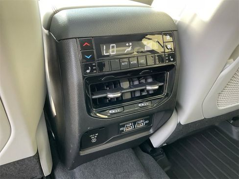 Used 2022 Jeep Grand Cherokee L Overland image 24