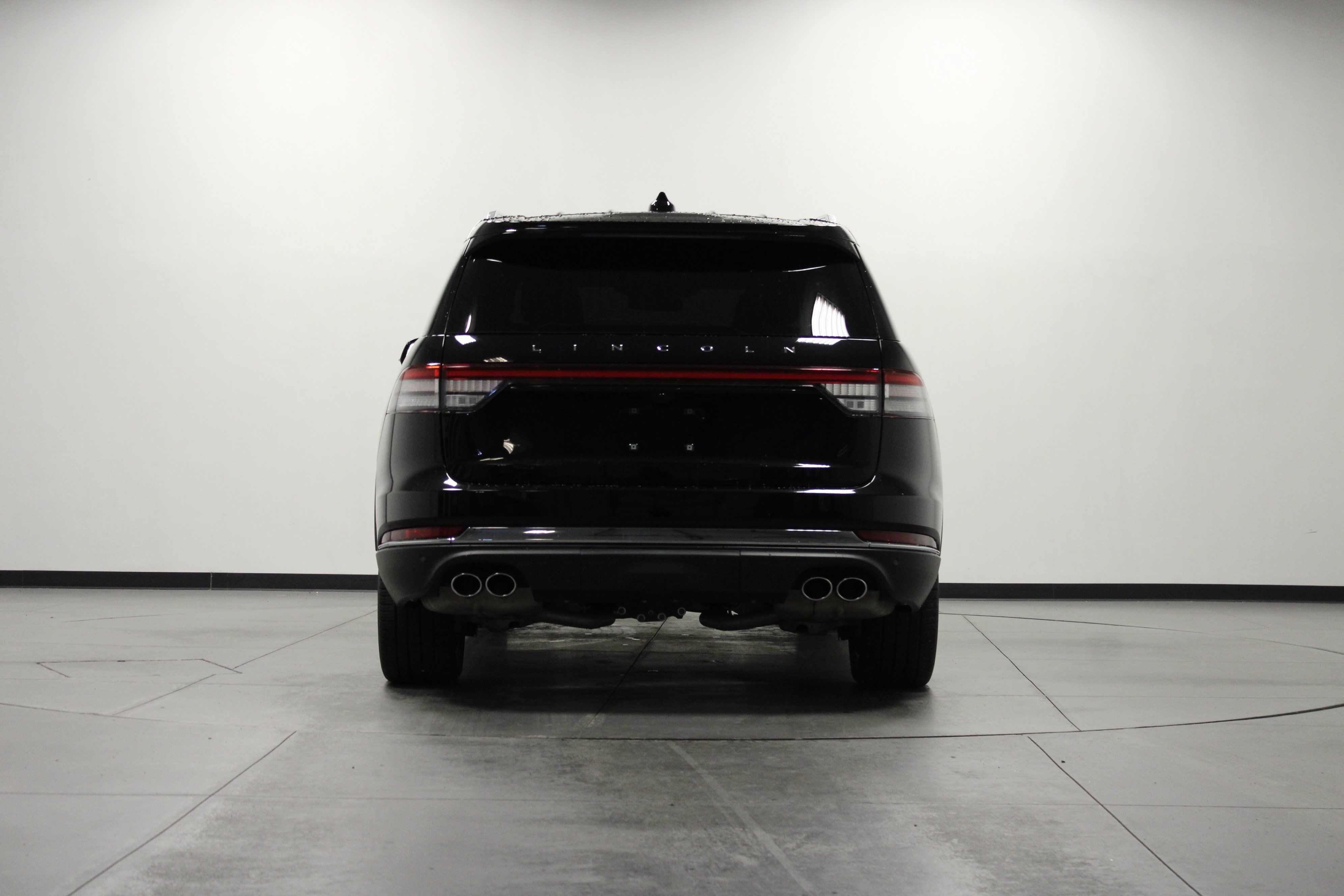Used 2025 Lincoln Aviator AWD image 5